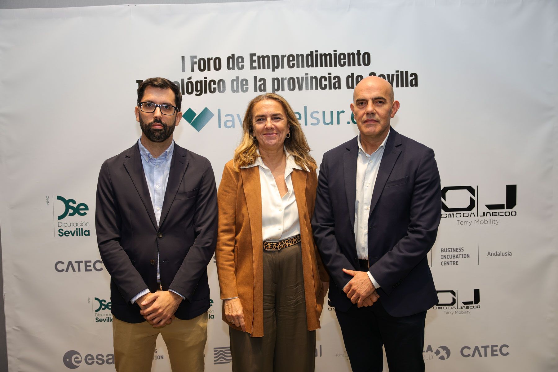 Francisco Romero, director de contenidos de lavozdelsur.es, María del Carmen Rodríguez, gerente de Inpro y Antonio Alcántara, gerente de onTech Innovation.