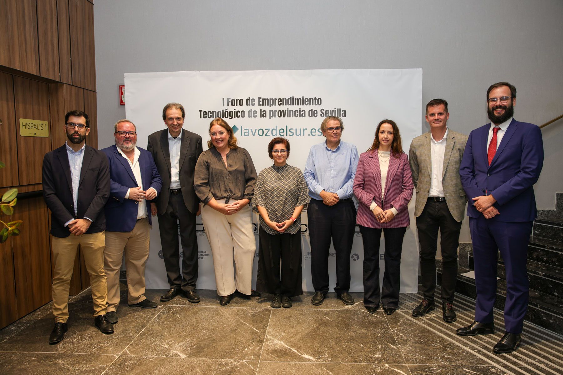 Francisco Romero, director de contenidos de lavozdelsur.es, el periodista David Montes, Juan Luis Pavón, fundador y director de Sevilla World, Nuria Egea, CEO de Tecnoalgae, Gracia Catalina, de ESA BIC Andalucía Manager, Daniel Escribano, CEO de NexoNeural, 