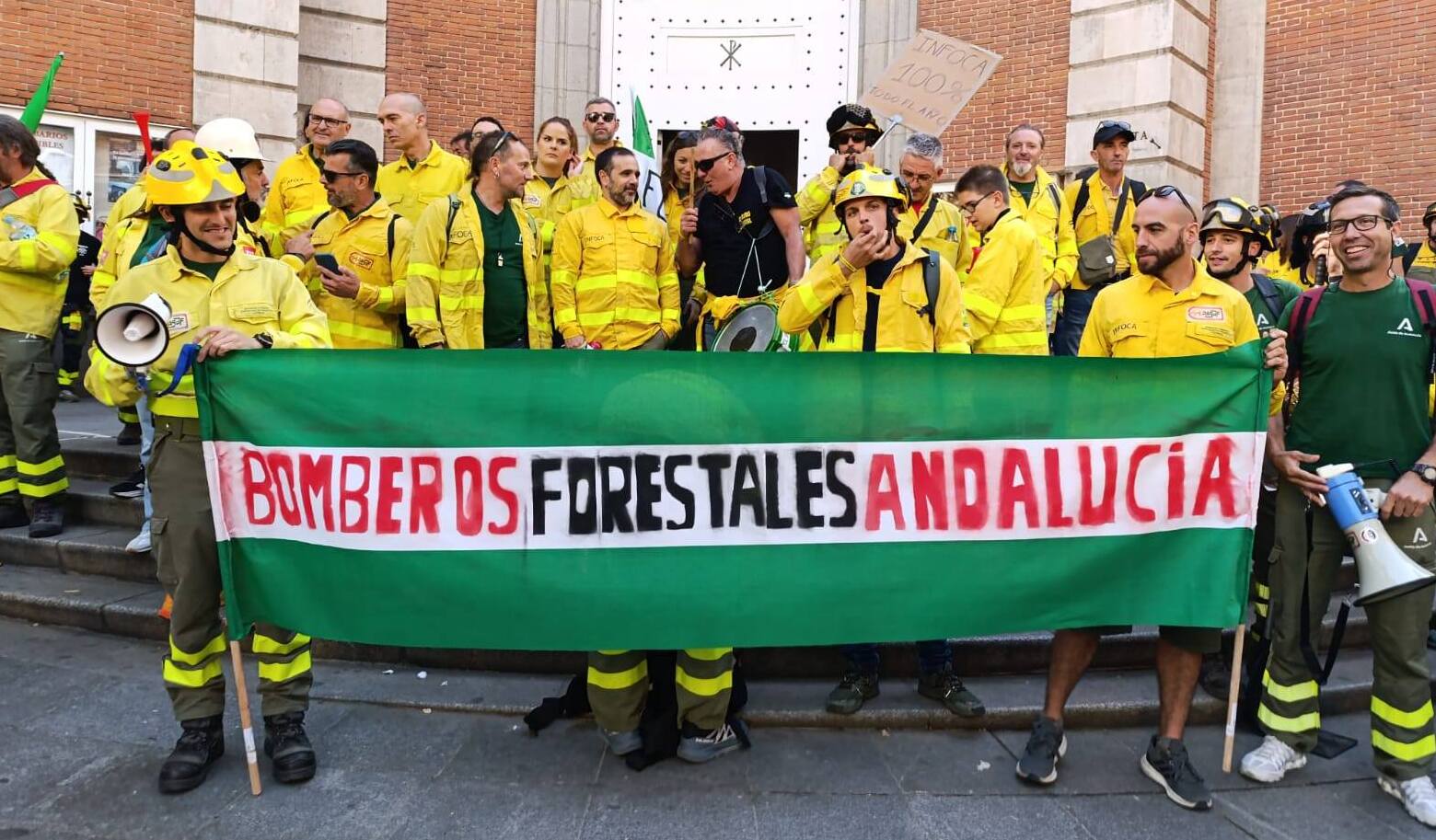 Imagen de una concentración de trabajadores del Infoca.