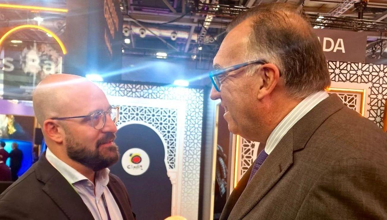 El vicepresidente cuarto y diputado provincial de Turismo, Germán Beardo, con el consejero de Turismo, Arturo Bernal.