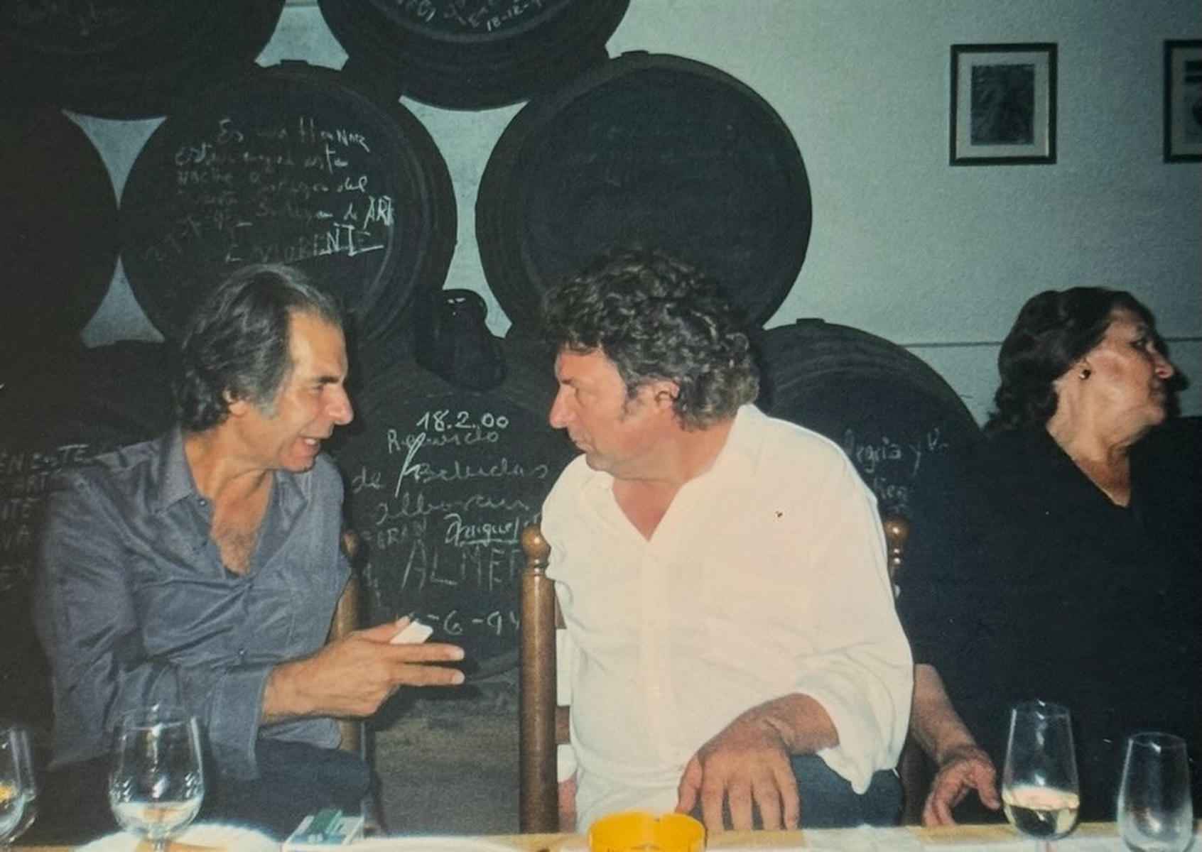 Rafael de Paula, leyenda del toreo, junto a un mito del flamenco como Enrique Morente.