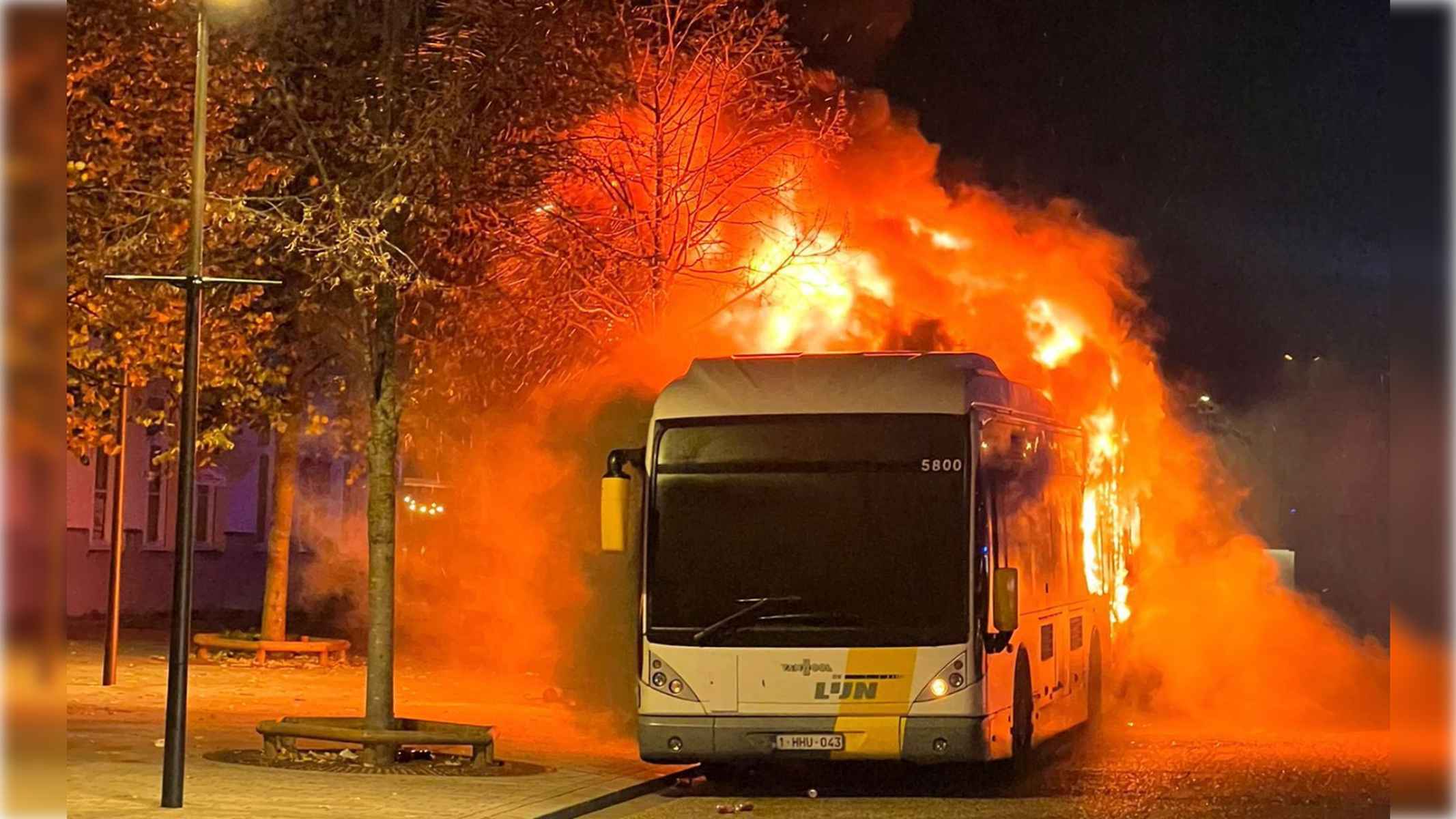 El autobús que salió incendiado.