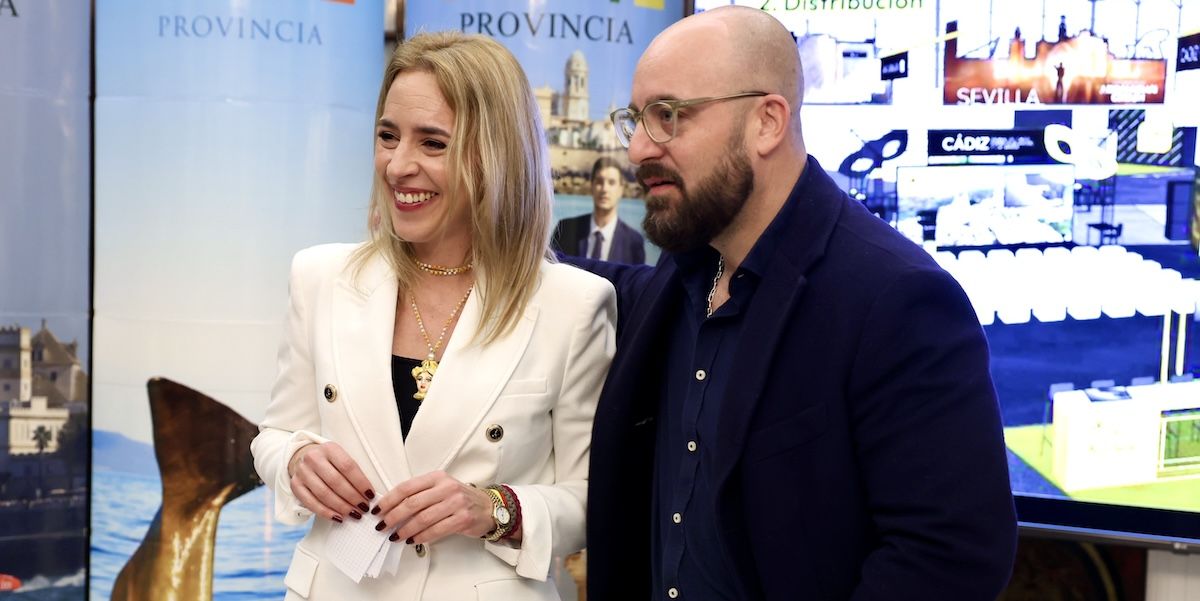 La presidenta de Diputación de Cádiz, Almudena Martínez, y el diputado de Turismo, Germán Beardo, en la WTM de Londres.