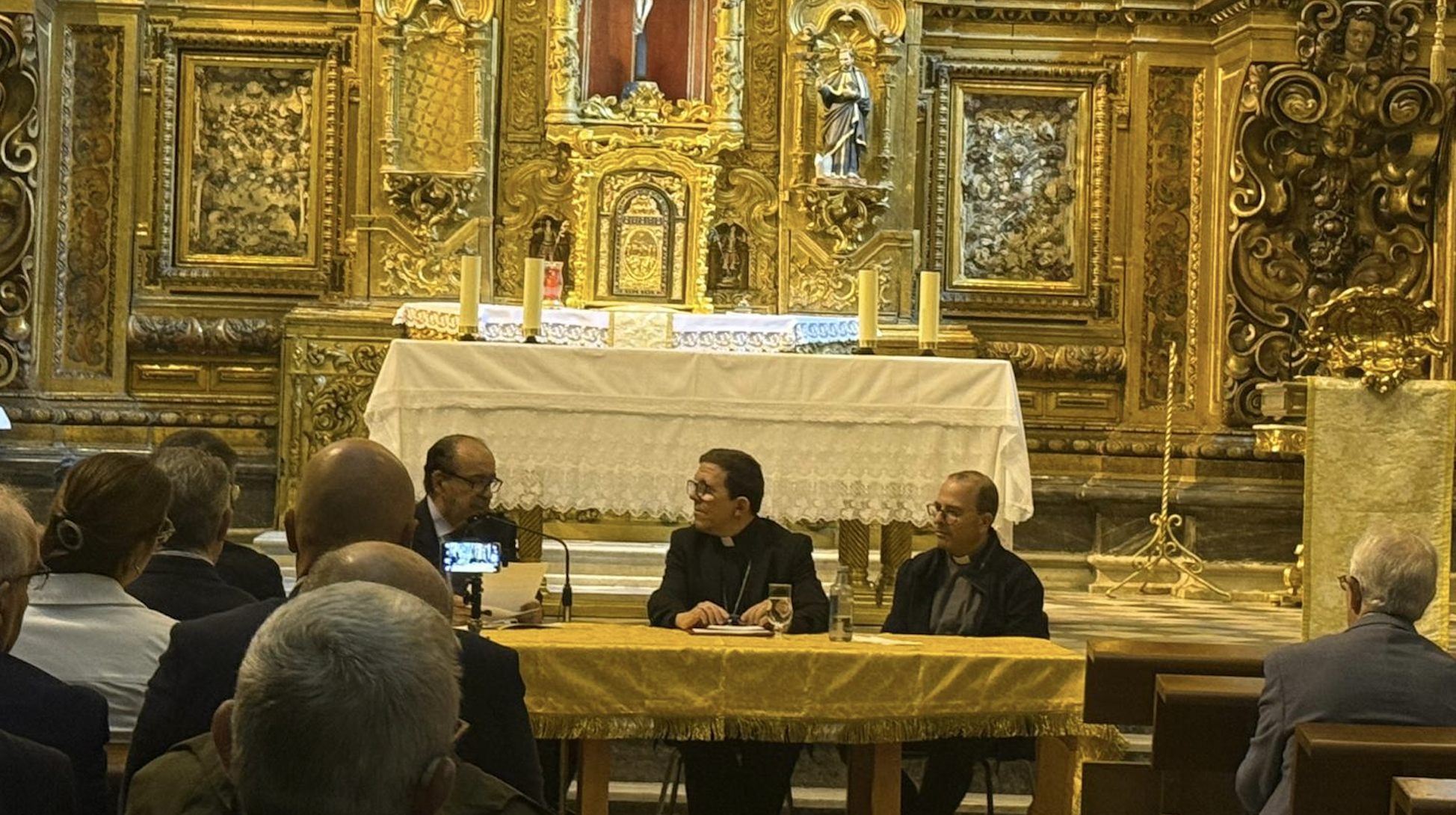 El obispo auxiliar de Sevilla durante la conferencia del ciclo de formación. 