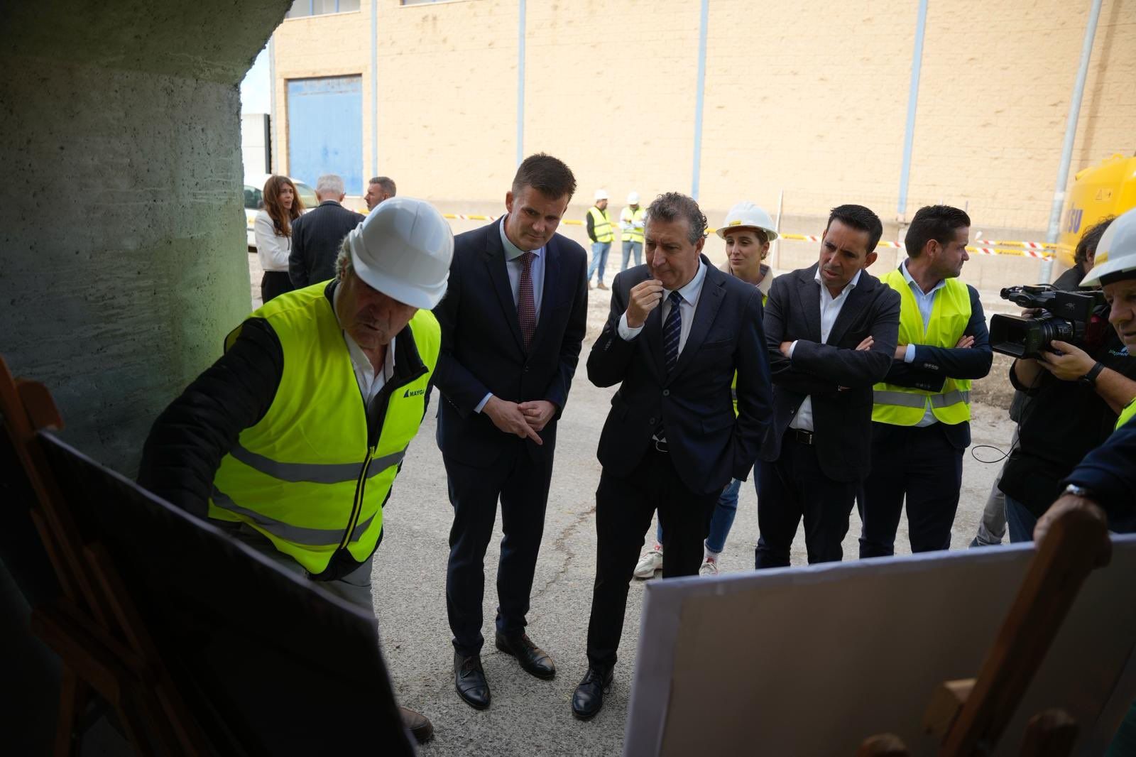 Javier Fernández y Antonio Jesús Muñoz Quirós, en Estepa, este jueves.