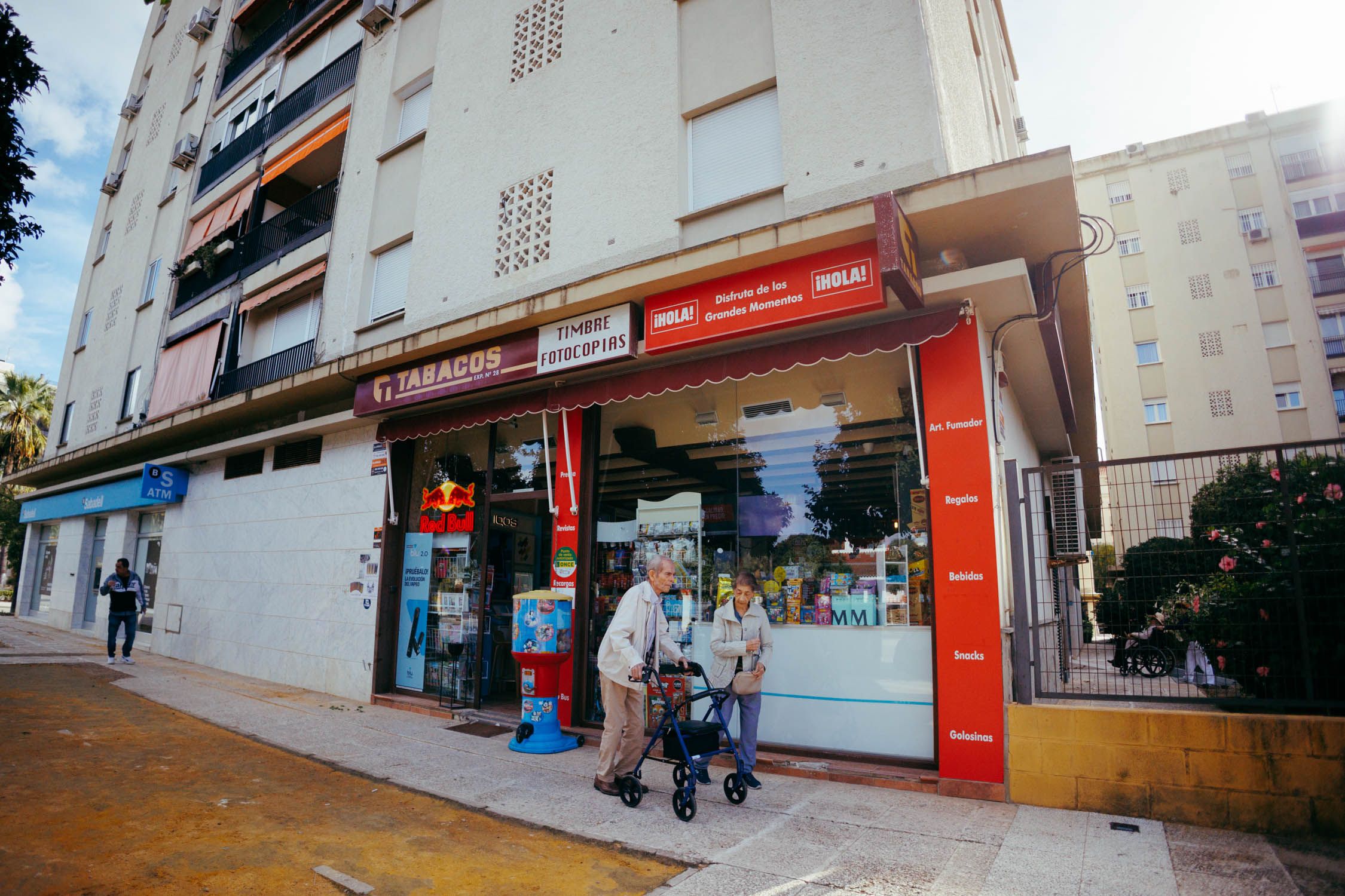 El estanco de la Avenida, junto a la Plaza del Caballo. El estanco de la Avenida, junto a la Plaza del Caballo.