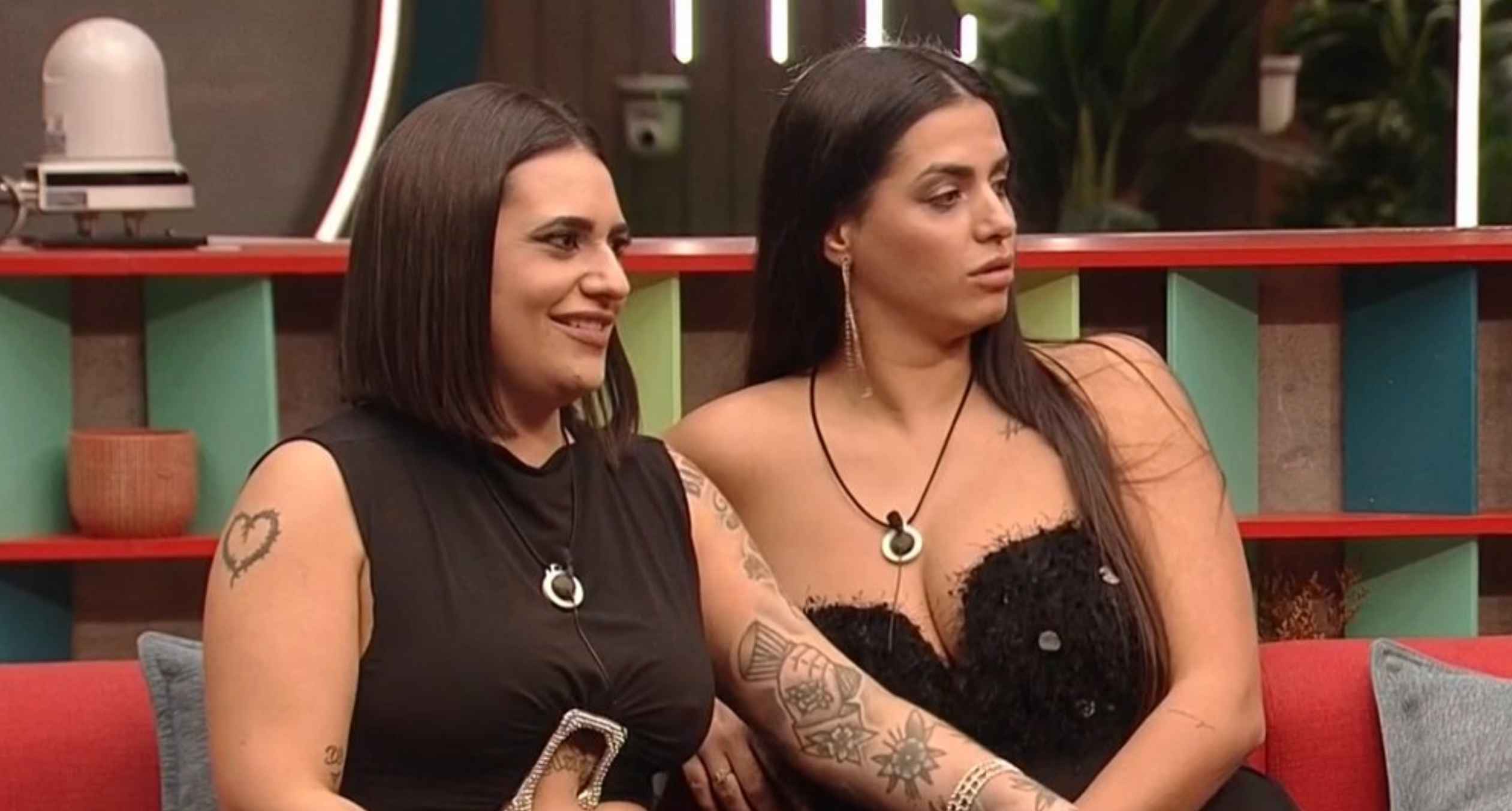 Rocío y Desirée, las dos primeras concursantes de Gran Hermano son de Jerez. Rocío y Desirée, las dos primeras concursantes de Gran Hermano son de Jerez.