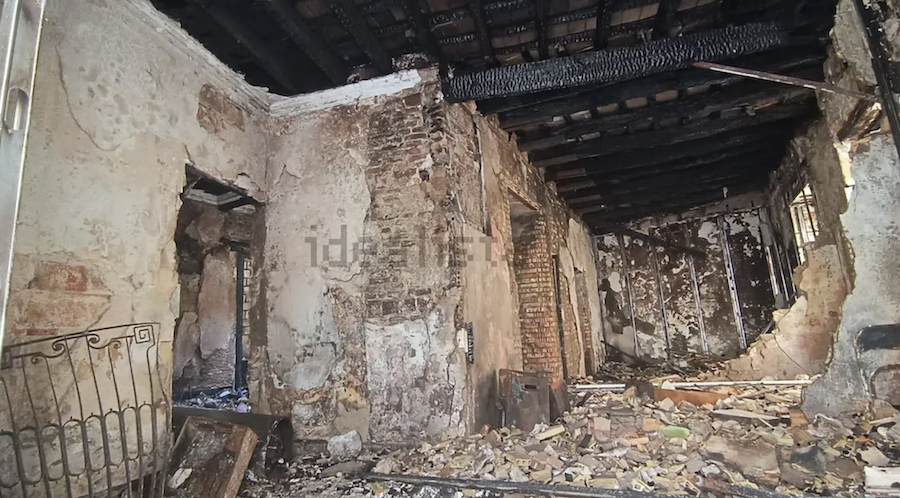 Interior de la casa okupada en Juana de Dios Lacoste, que está a la venta.