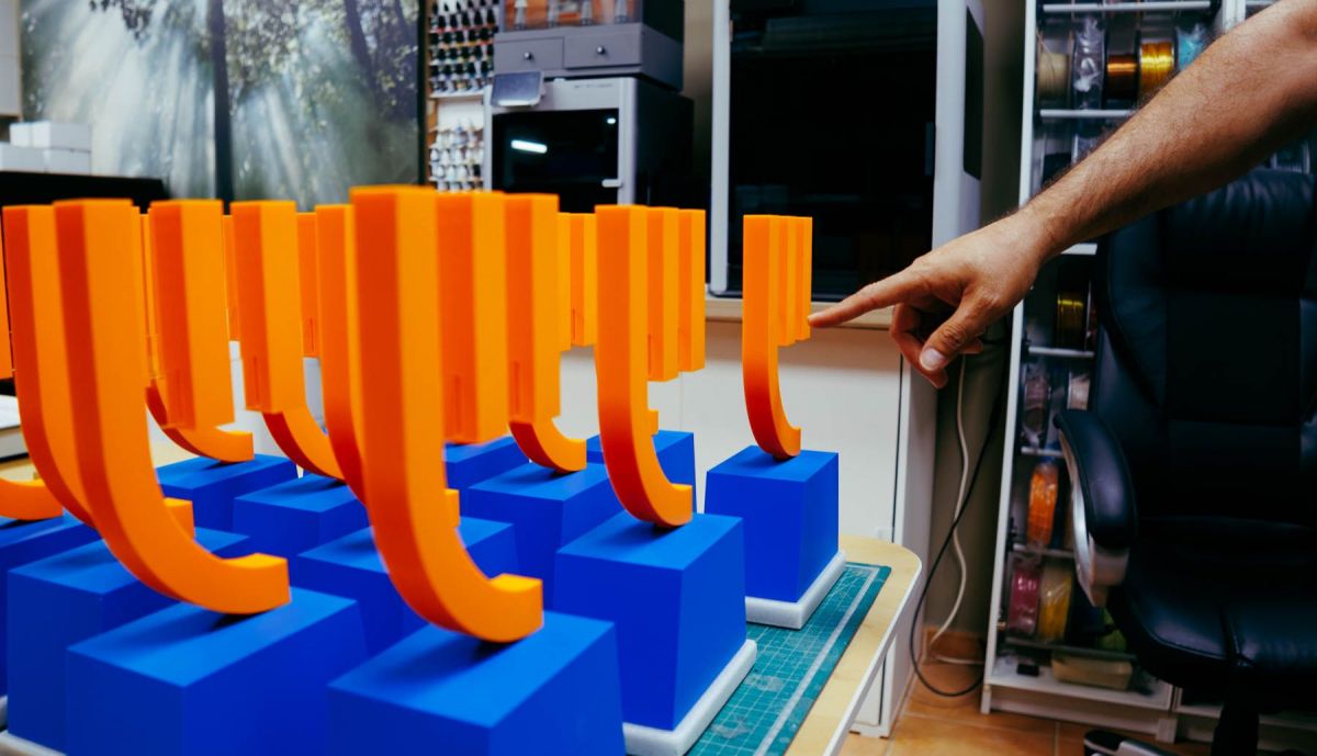 Trofeos creados con impresión 3D de filamentos. 