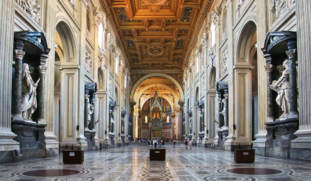 Interior de la basílica de San Juan de Letrán.