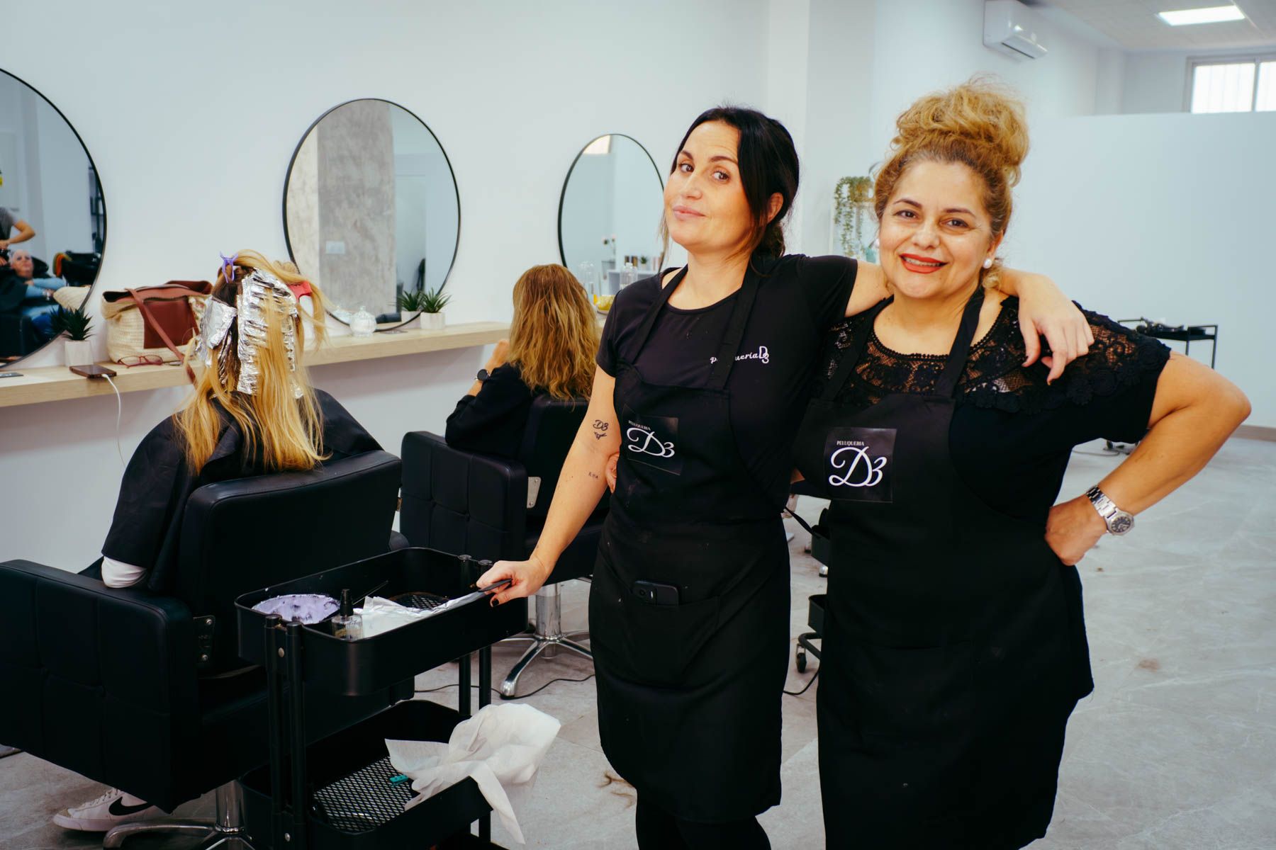 Estefanía y Charo, socia y madre de Rocío, nueva concursante jerezana de Gran Hermano. Estefanía y Charo, socia y madre de Rocío, nueva concursante jerezana de Gran Hermano.