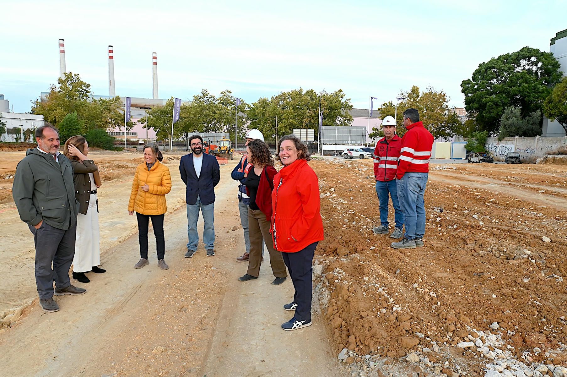 La delegada, en la urbanización del terreno junto de la Ronda de los Alunados, junto a la antigua fábrica de botellas.