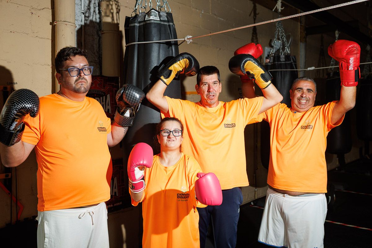 Javier Cano, Paula Diosdado, José María Osado y Miguel Ángel Conde practican boxeo en SherryBox en Jerez.