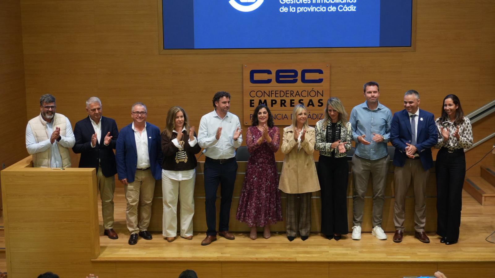 Pepa Gavilán, presidenta de GICA, con su nueva junta directiva.