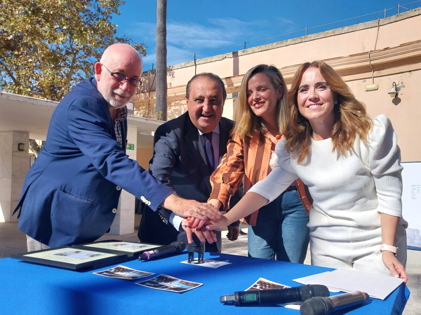 La presentación del sello.