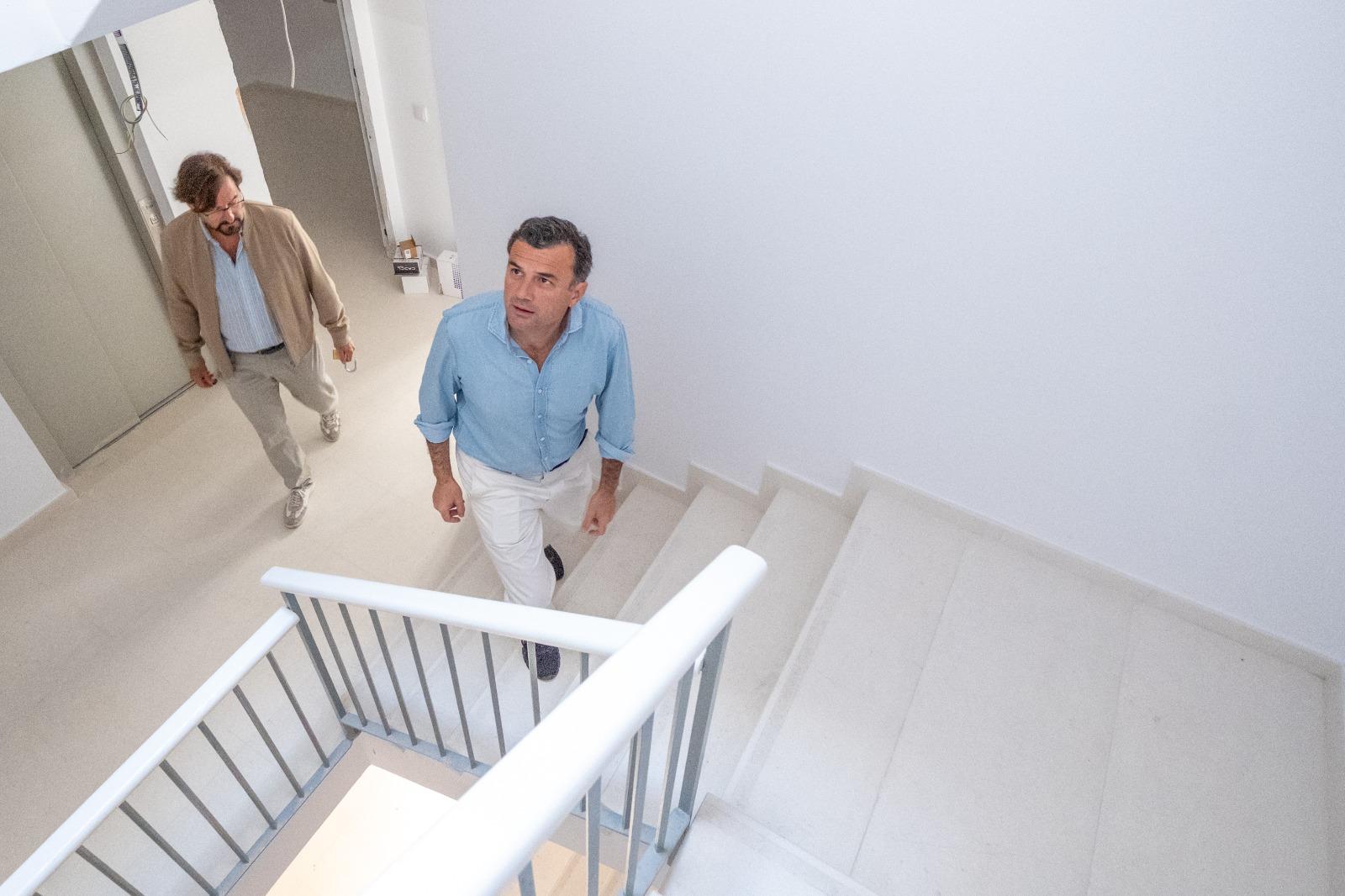 Bruno García, en la visita al albergue municipal.