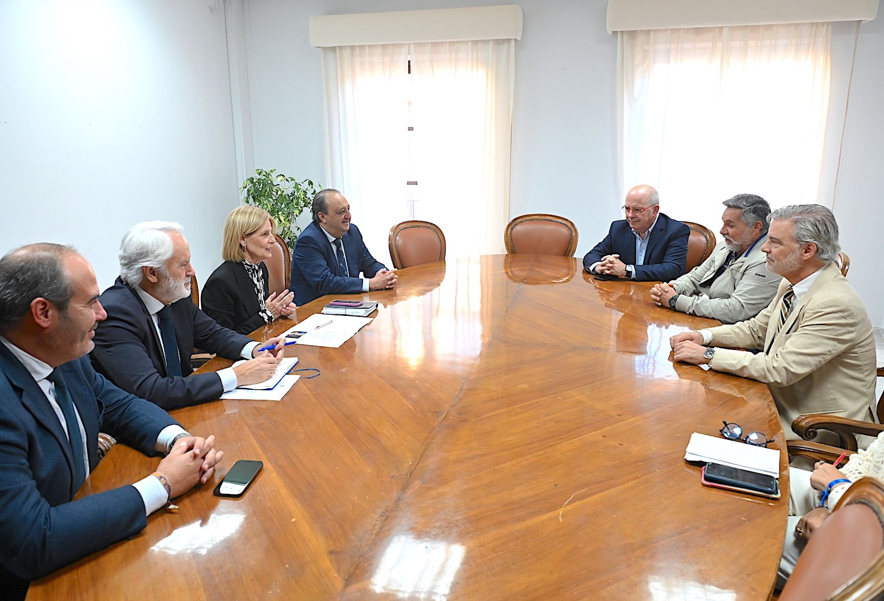 Villapadierna y García-Pelayo, en la reunión del consejo rector. Villapadierna y García-Pelayo, en la reunión del consejo rector.