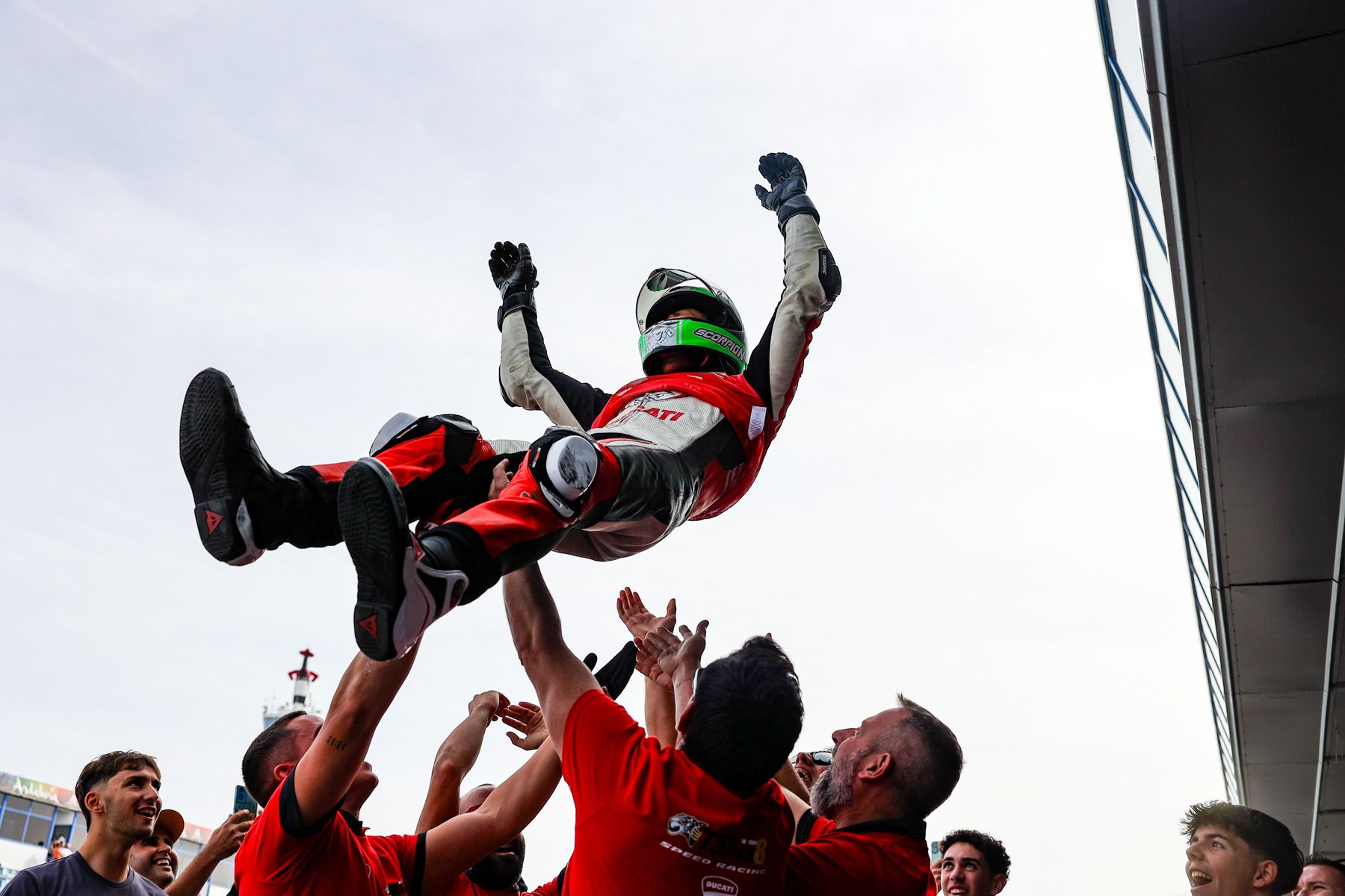 Un manteo de ganador.