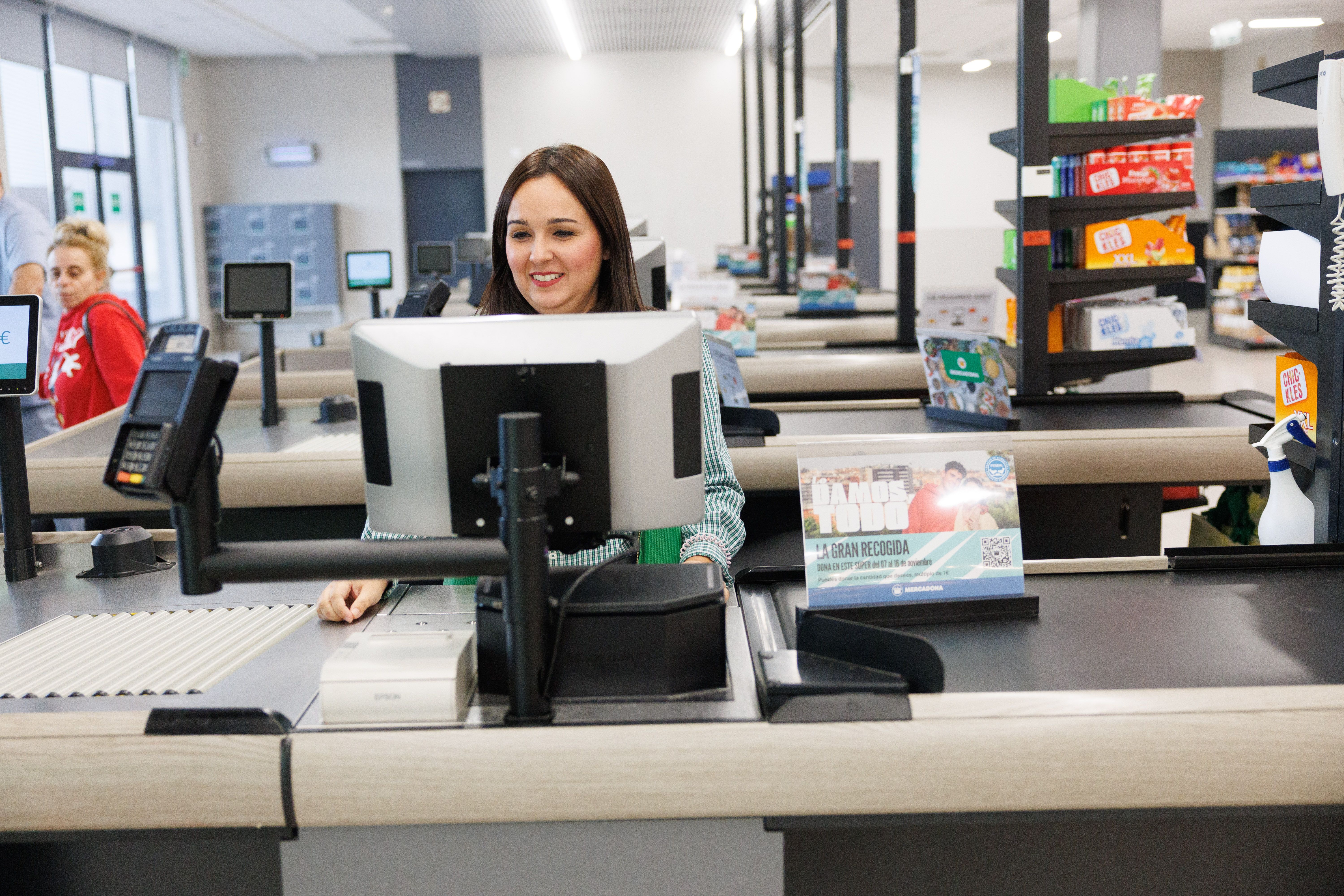 Imagen de una cajera de Mercadona.