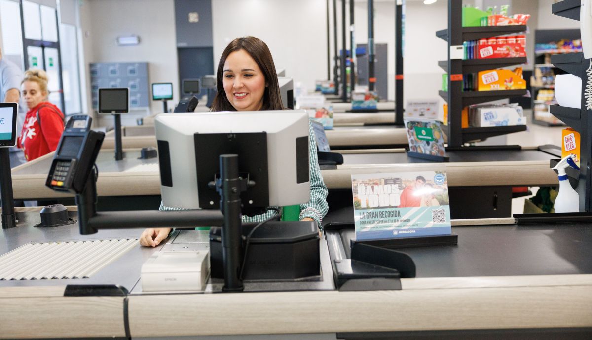 Imagen de una cajera de Mercadona.