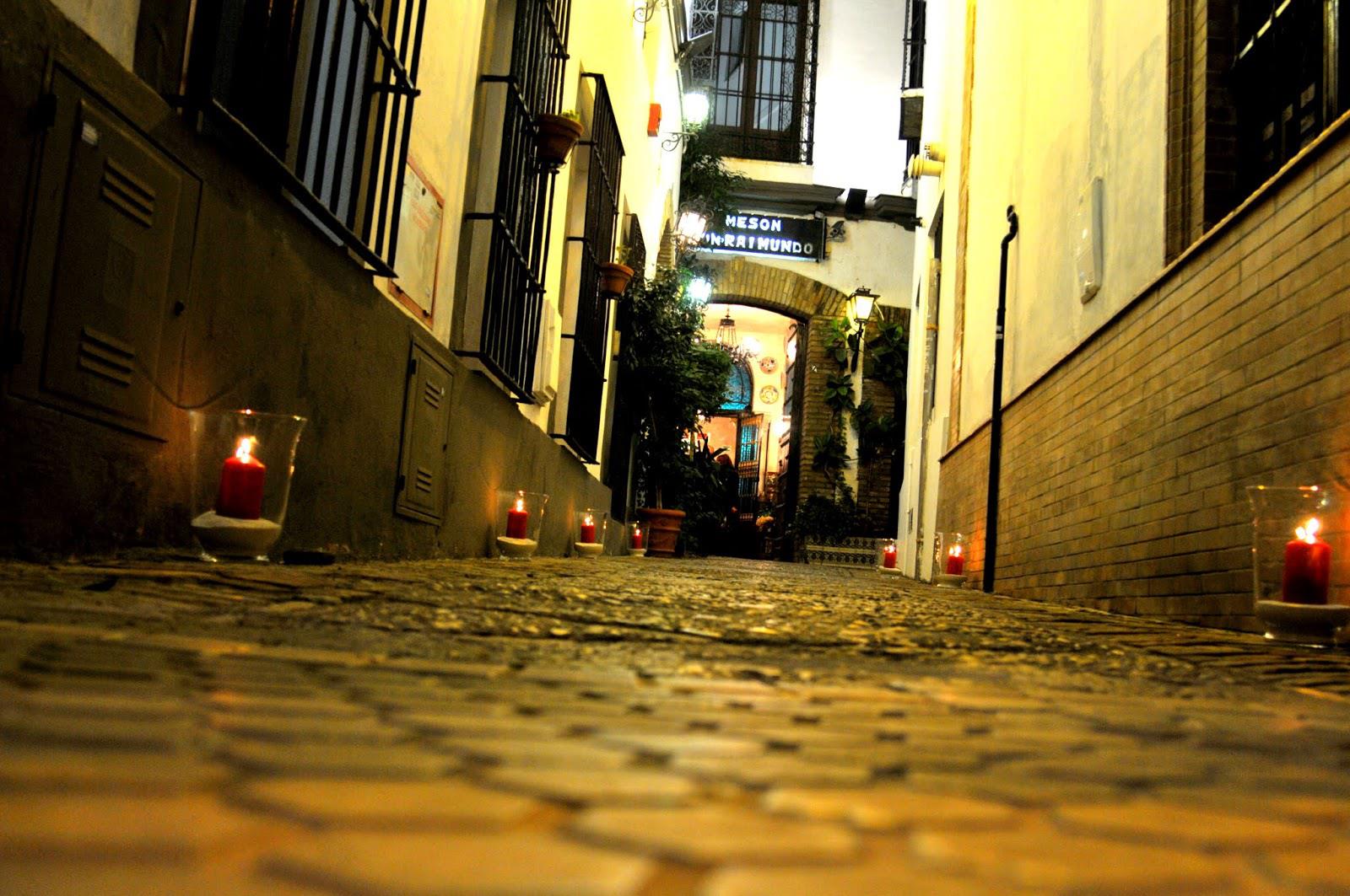 Imagen de la entrada al Mesón Don Raimundo. Imagen de la entrada al Mesón Don Raimundo.