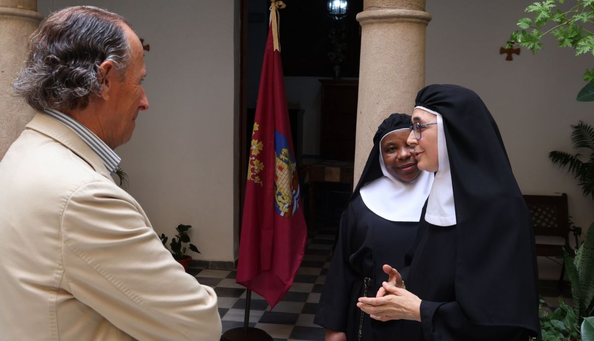 Visita institucional al convento.