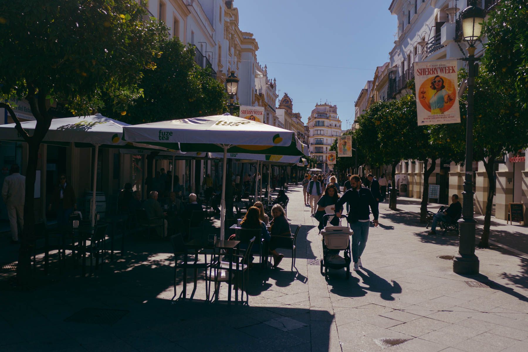 La calle Larga de Jerez tendrá toldos en verano.