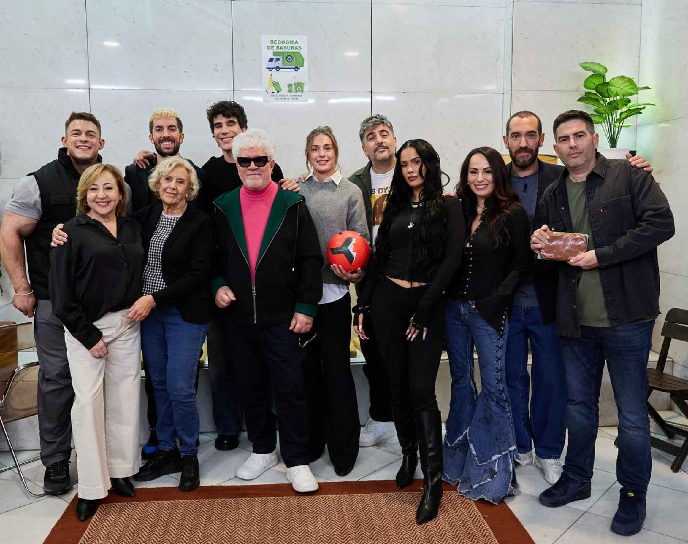 La peculiar 'junta de vecinos' de 'La Revuelta'. La peculiar 'junta de vecinos' de 'La Revuelta'.