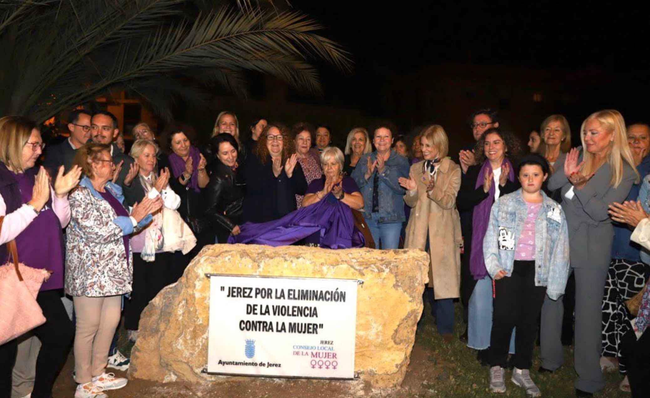 El monolito que se ha inaugurado en la rotonda del Minotauro en Jerez. El monolito que se ha inaugurado en la rotonda del Minotauro en Jerez.