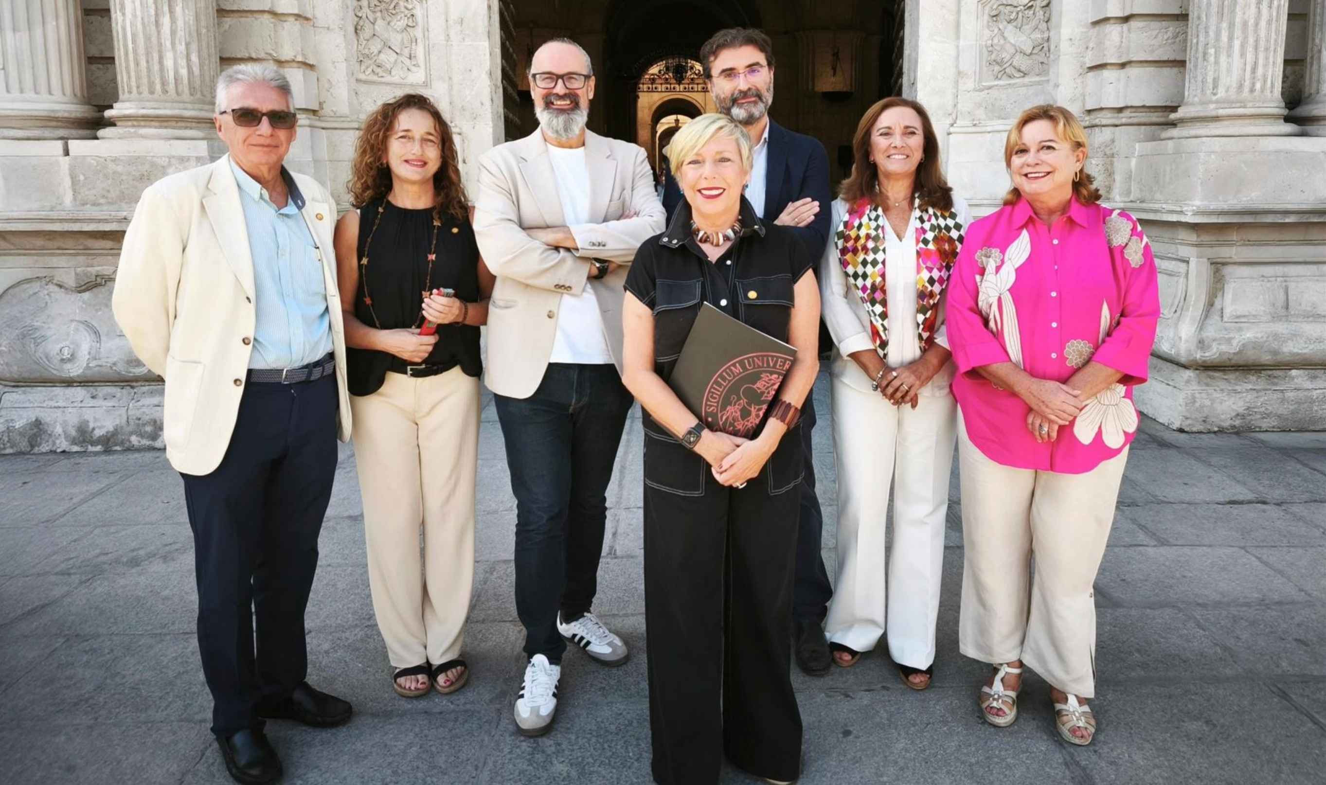 Carmen Vargas, la nueva rectora de la Universidad de Sevilla, junto a su equipo de trabajo.