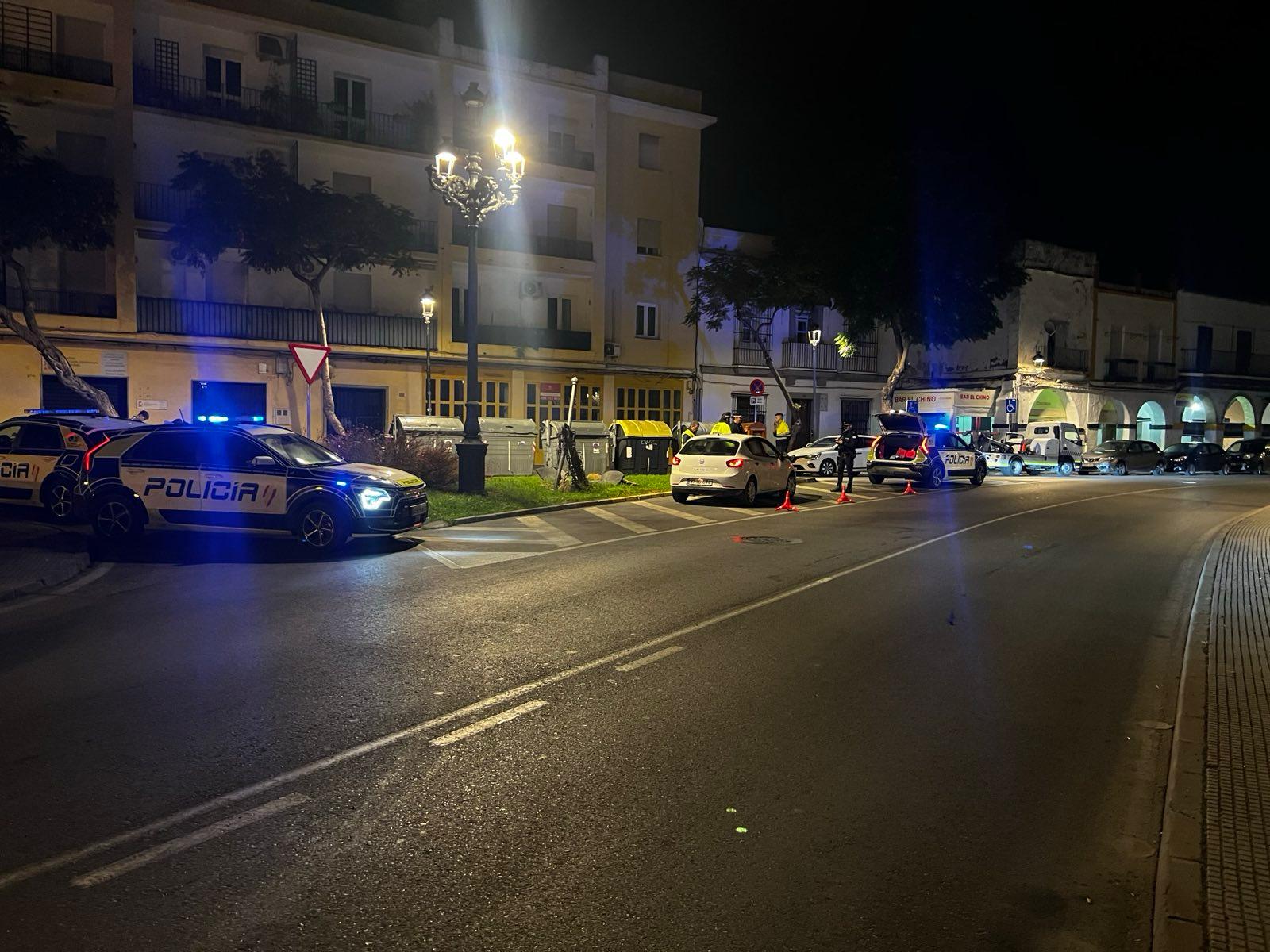 Agentes de Policía Local el pasado fin de semana en El Puerto.