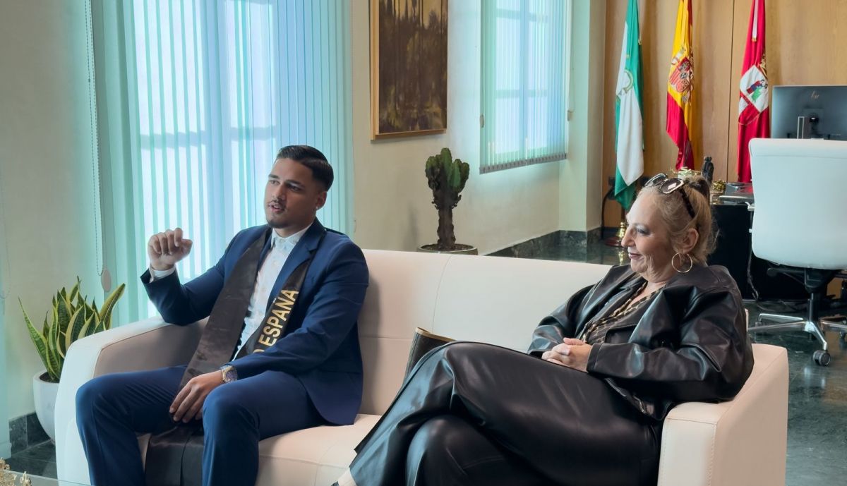 Israel Navarro en el Ayuntamiento de Dos Hermanas.