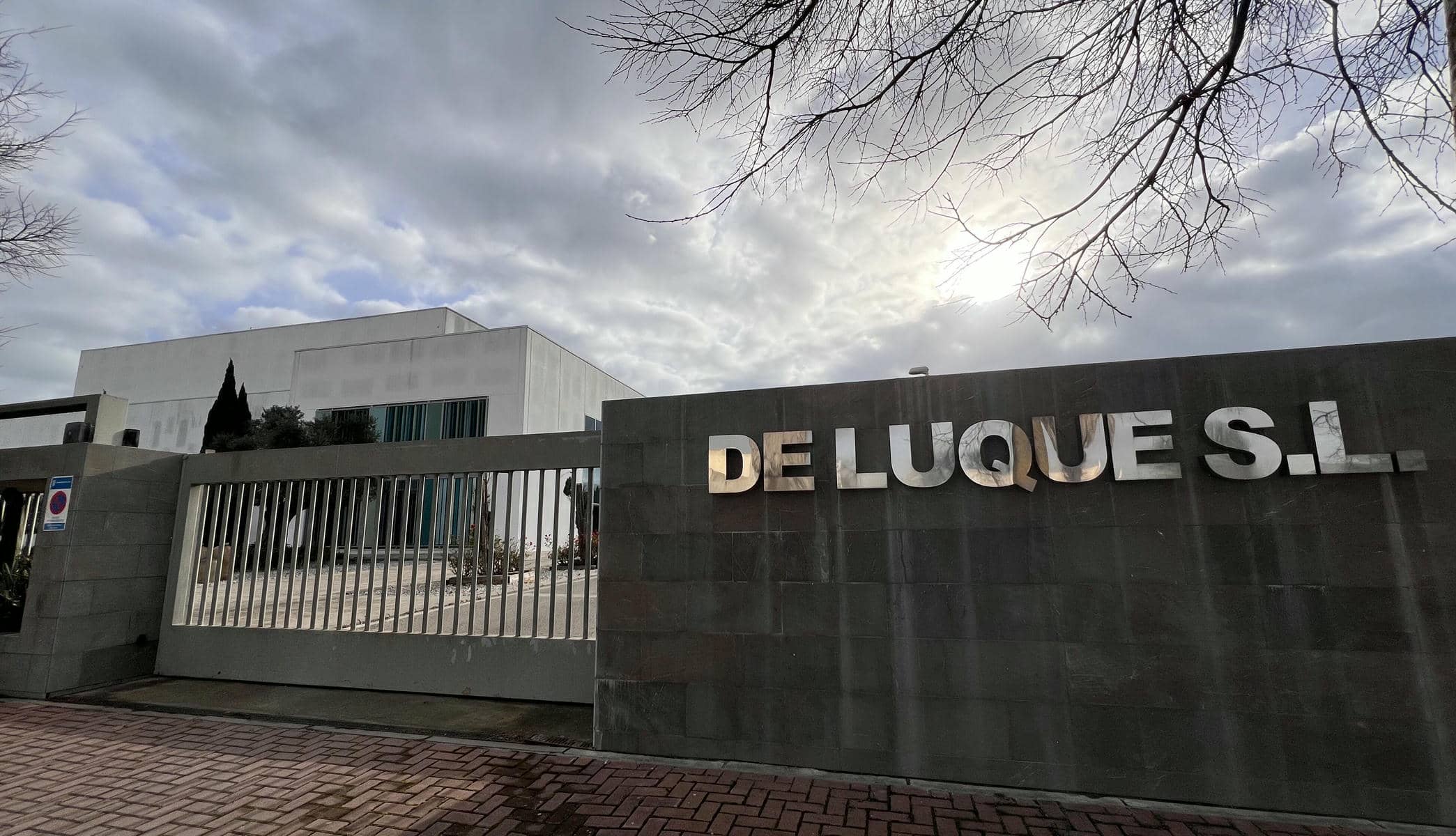 Fachada de De Luque S.L., empresa jerezana fundada en 1890. Fachada de De Luque S.L., empresa jerezana fundada en 1890.