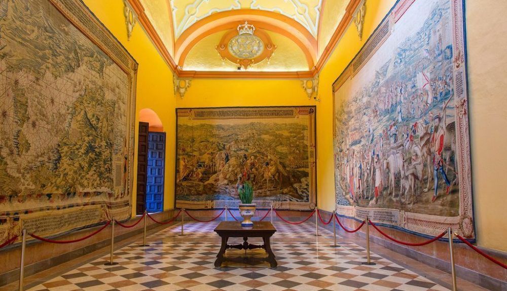 El impresionante salón de Tapices.