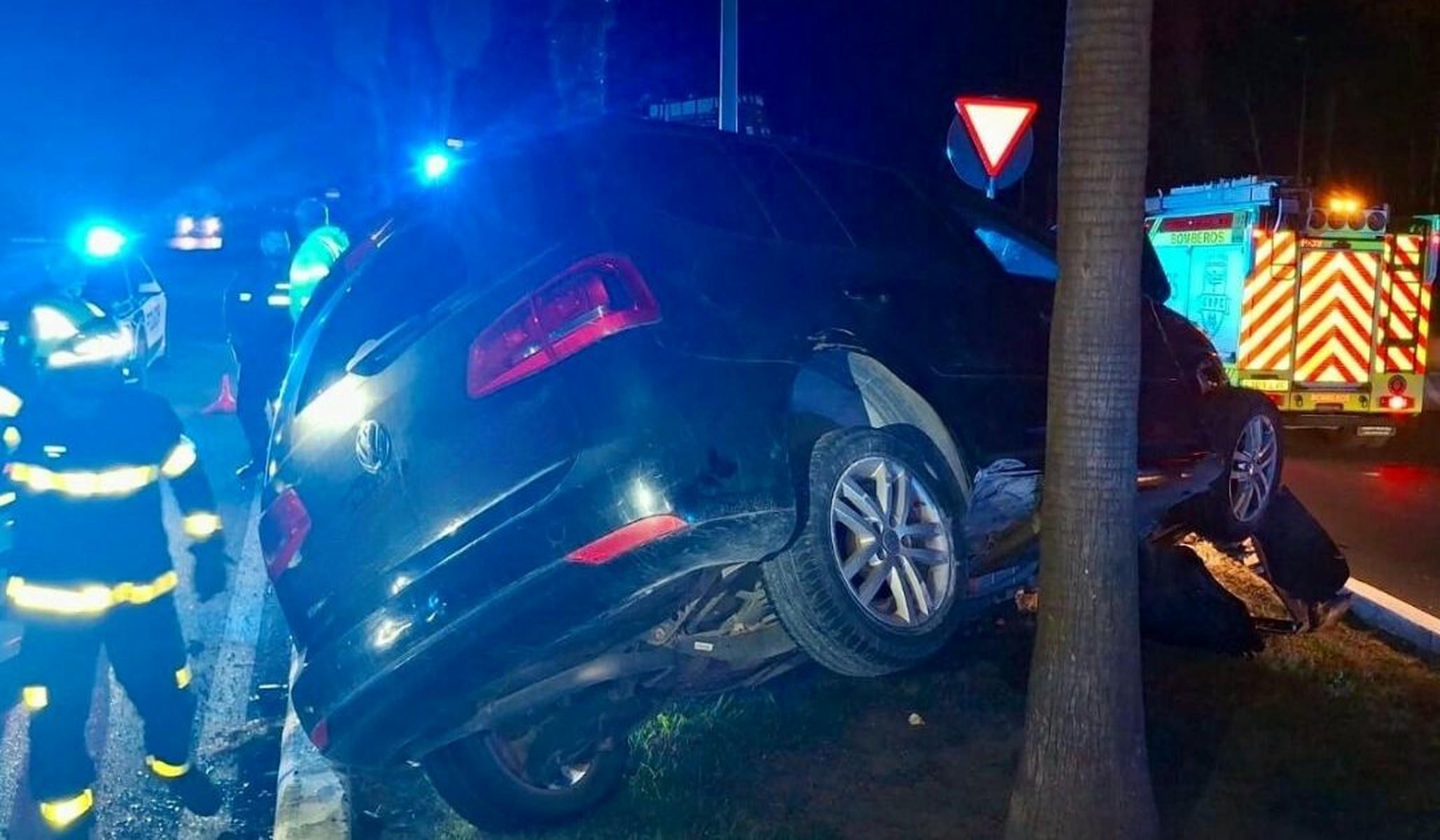 El estado en que quedó el vehículo, en una imagen del Consorcio de Bomberos.