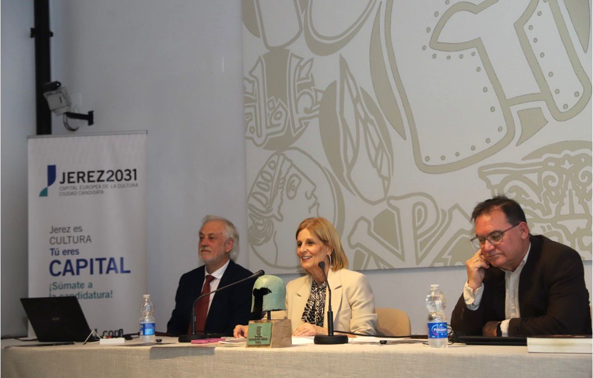 La alcaldesa de Jerez, María José García-Pelayo, en la I Mesa Redonda 'Tartesos, Año 0'. La alcaldesa de Jerez, María José García-Pelayo, en la I Mesa Redonda 'Tartesos, Año 0'.
