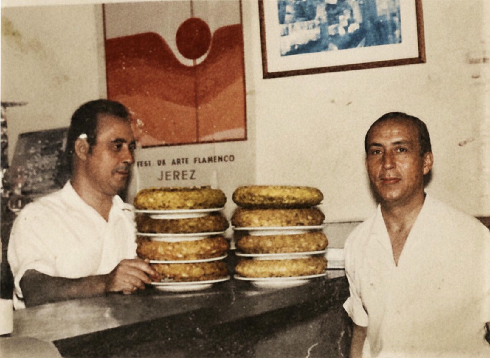 La imagen de los hermanos Alzola, difundida por la cuenta Conoce Jerez en Facebook.