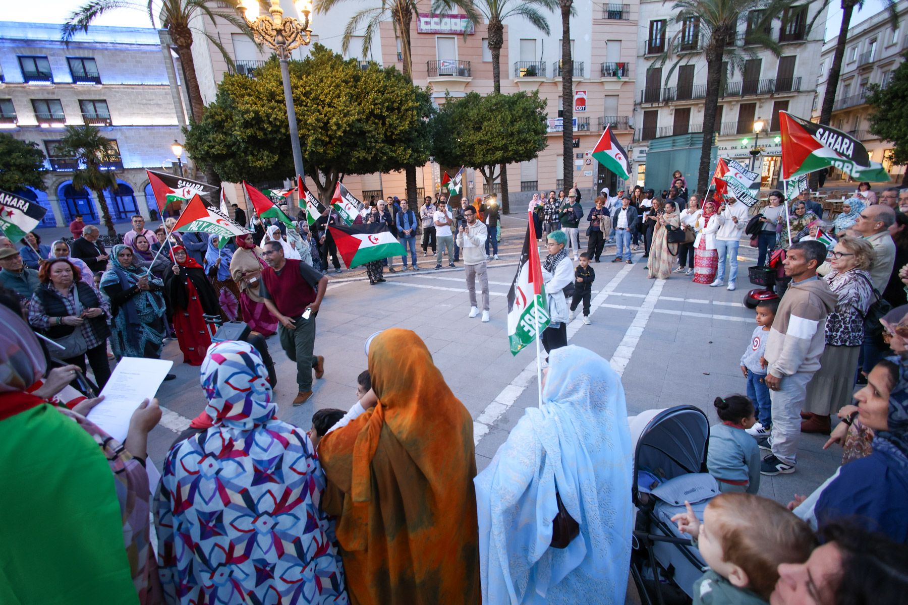 Concentración por un Sáhara libre en la plaza del Arenal de Jerez. Concentración por un Sáhara libre en la plaza del Arenal de Jerez.