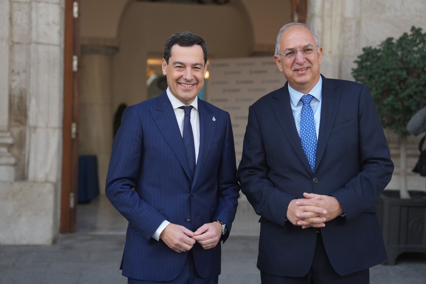 El posado del presidente con el comisario.