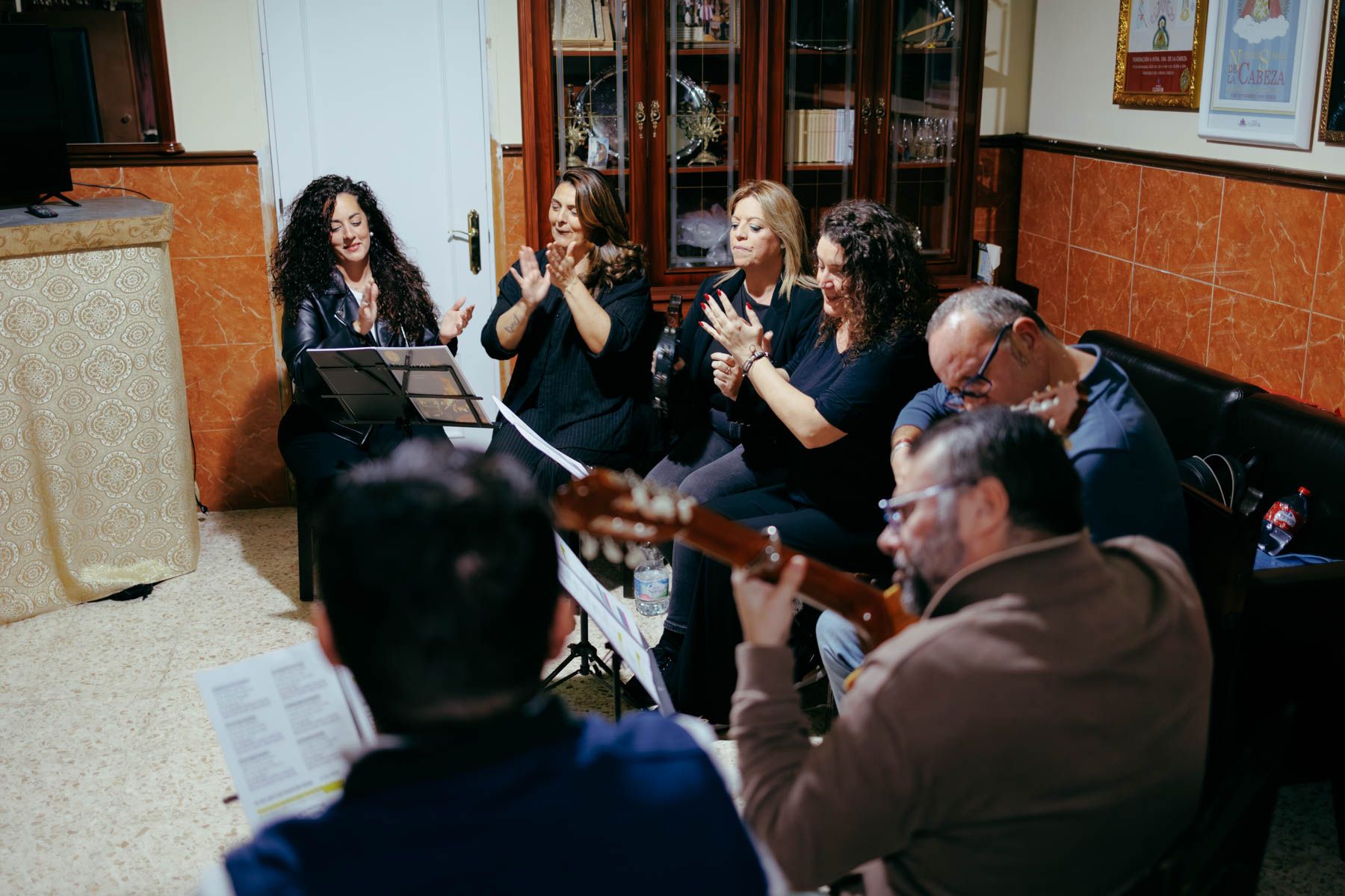 El grupo Esenzia ensaya para la Navidad en Jerez.