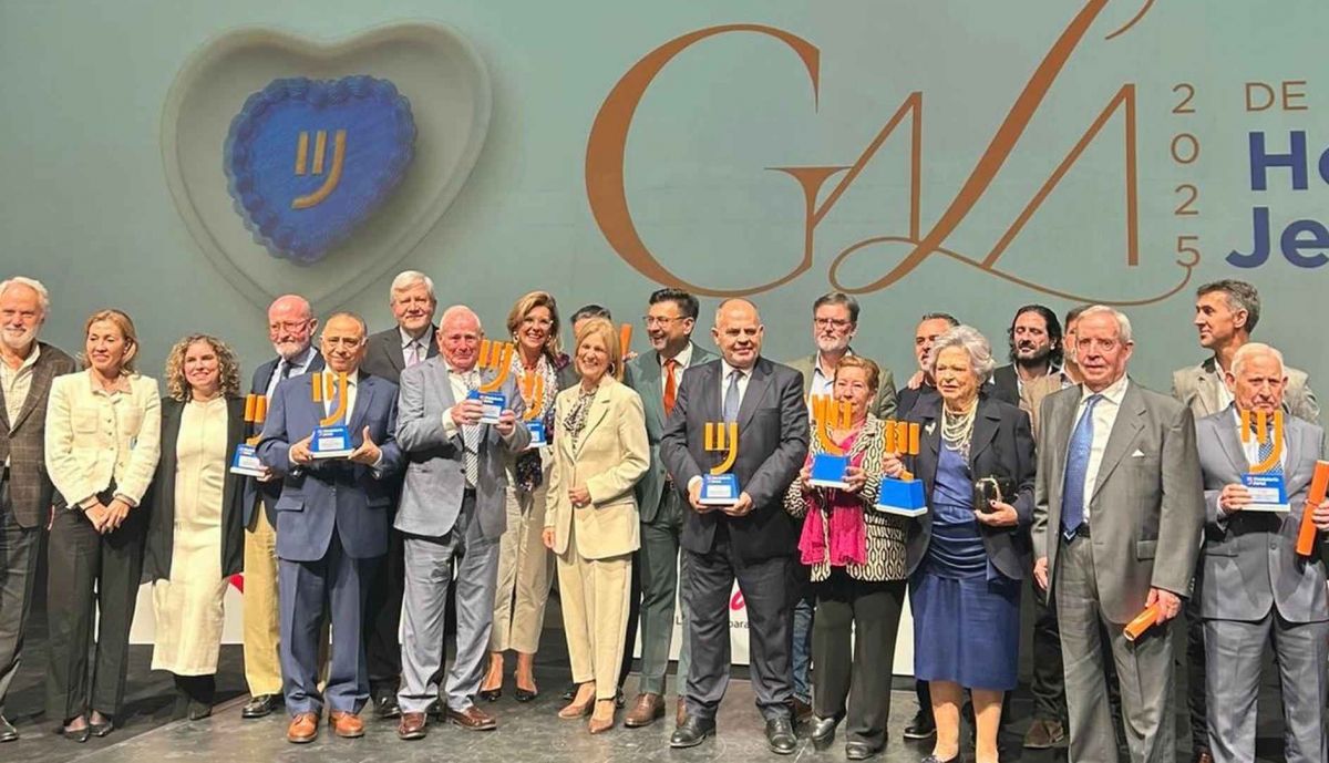 Foto de familia de los galardonados.