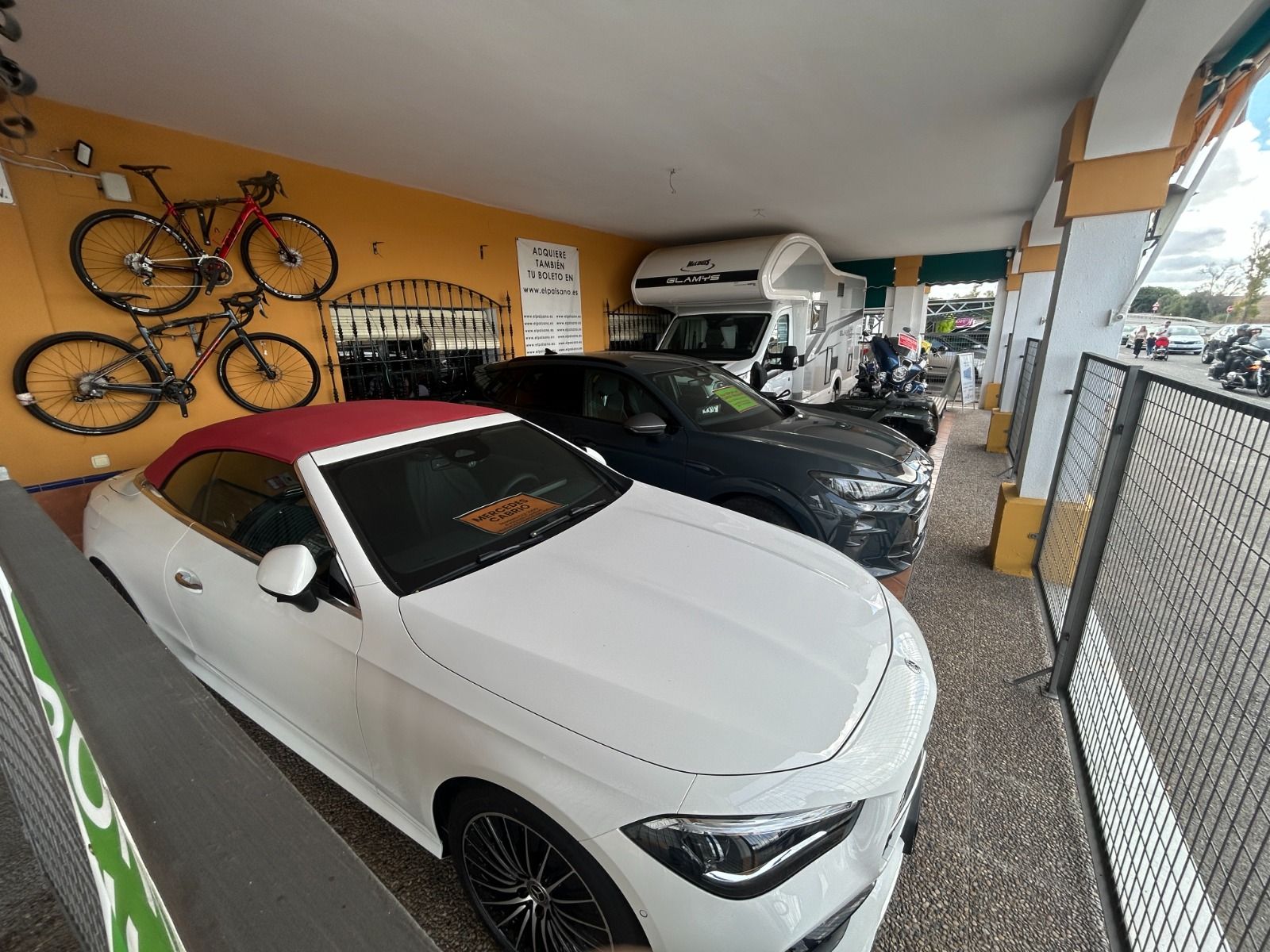 Algunos de los premios de la cesta de la Venta El Paisano. Algunos de los premios de la cesta de la Venta El Paisano.