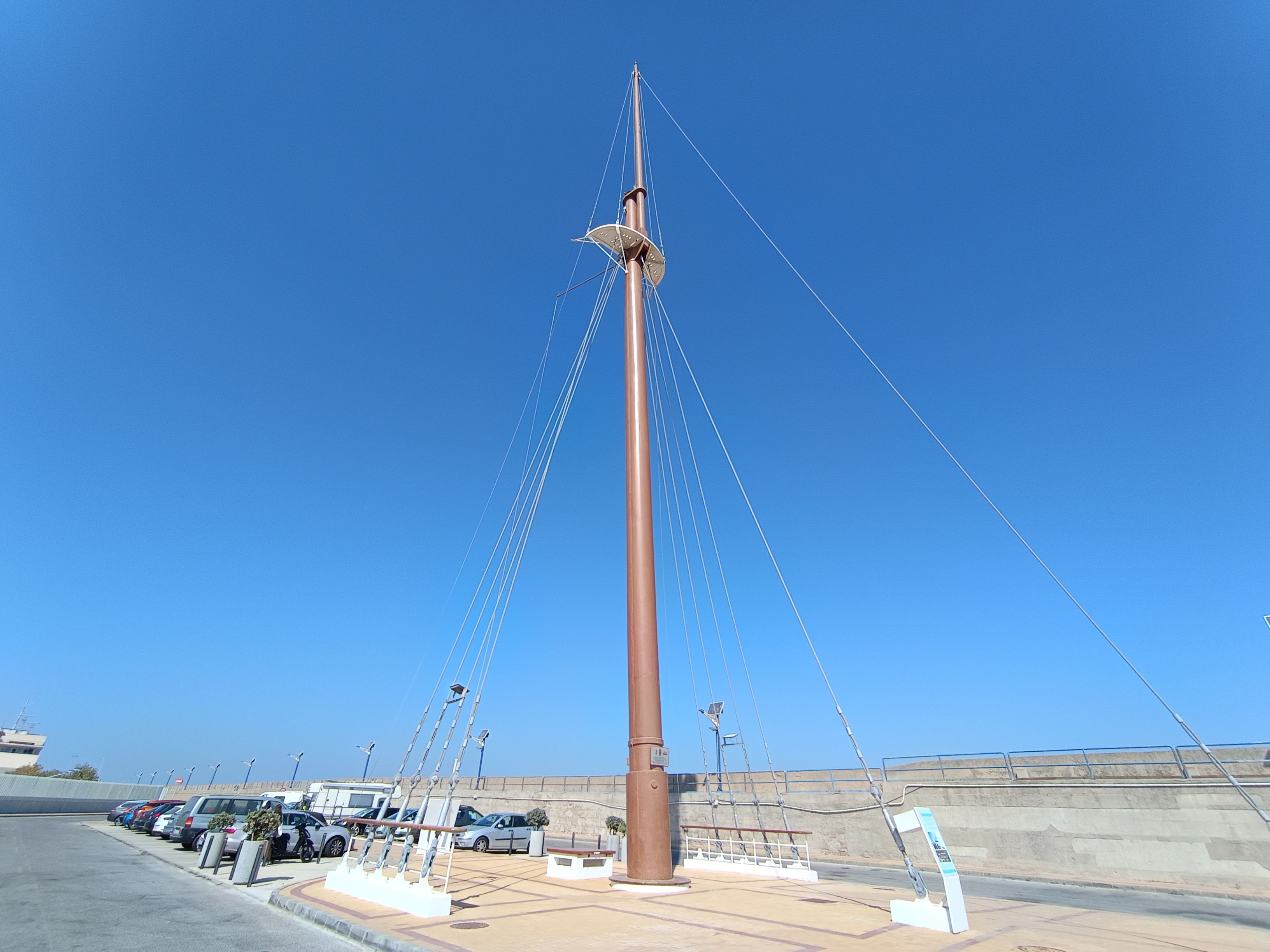 Palo Mesana Juan Sebastián Elcano, Punta de San Felipe, Cádiz. Palo Mesana Juan Sebastián Elcano, Punta de San Felipe, Cádiz.