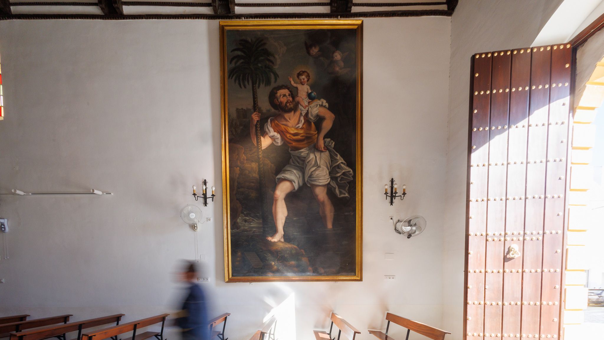 El impresionante cuadro de San Cristóbal, que Antonia Rodríguez Sánchez de Alva pintó con 17 años, luce en la capilla lebrijana de San Juan de Letrán. El impresionante cuadro de San Cristóbal, que Antonia Rodríguez Sánchez de Alva pintó con 17 años, luce en la capilla lebrijana de San Juan de Letrán.