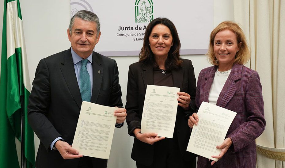 Antonio Sanz, Magdalena Cantero y Valle García, tras la firma del convenio entre el SAS y AECC. Antonio Sanz, Magdalena Cantero y Valle García, tras la firma del convenio entre el SAS y AECC.