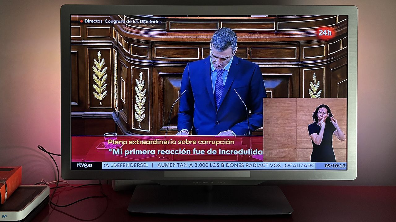 Uso de la lengua de signos en una comparecencia de Pedro Sánchez.