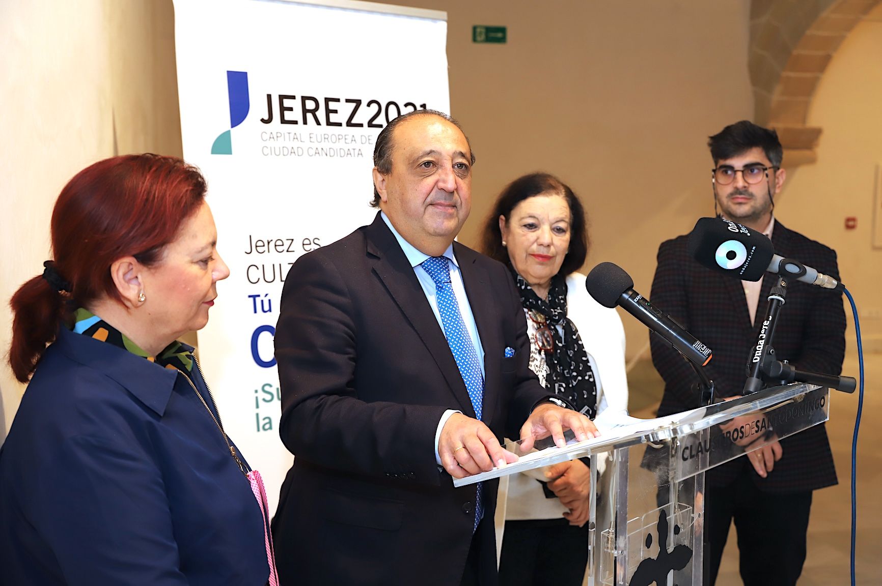 Francisco Zurita presentando el ciclo musical Santa Cecilia. Francisco Zurita presentando el ciclo musical Santa Cecilia.