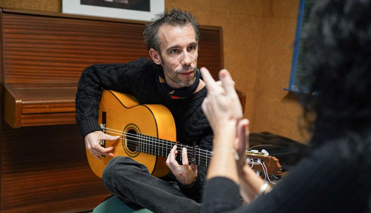 Juanito Campos, profesor de guitarra flamenca en el conservatorio sevillano.