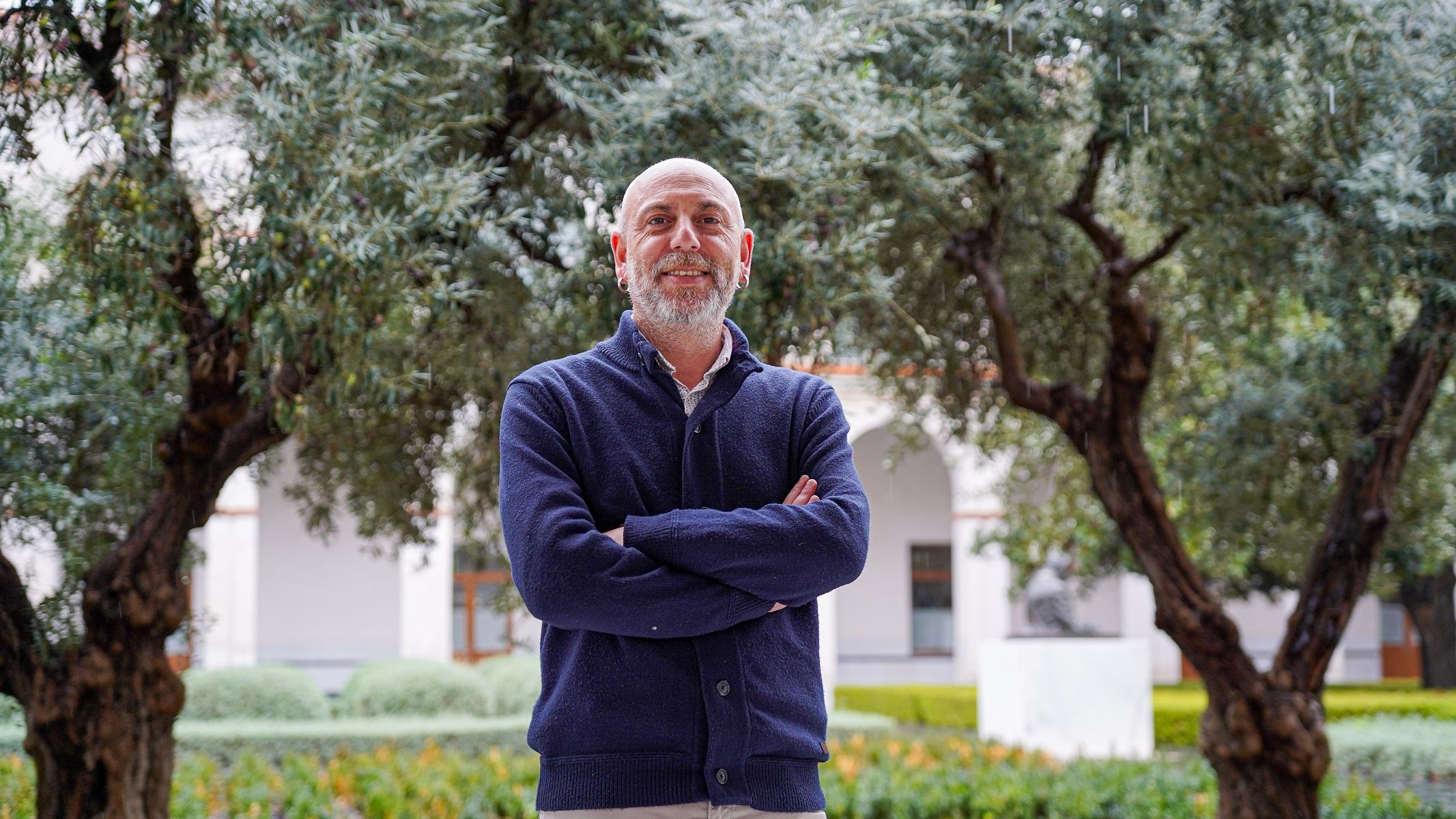 Ernesto Alba, secretario general del PCA, posando tras la entrevista con lavozdelsur.es. Ernesto Alba, secretario general del PCA, posando tras la entrevista con lavozdelsur.es.