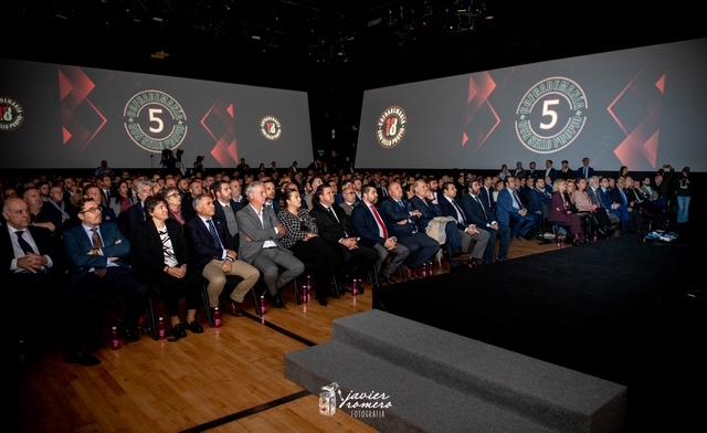 El publico asistente llenaba el Museo de la Atalaya